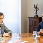 El rector de la Usal, Juan Manuel Corchado, y el consejero delegado de Saloro, Álvaro  Serrano.