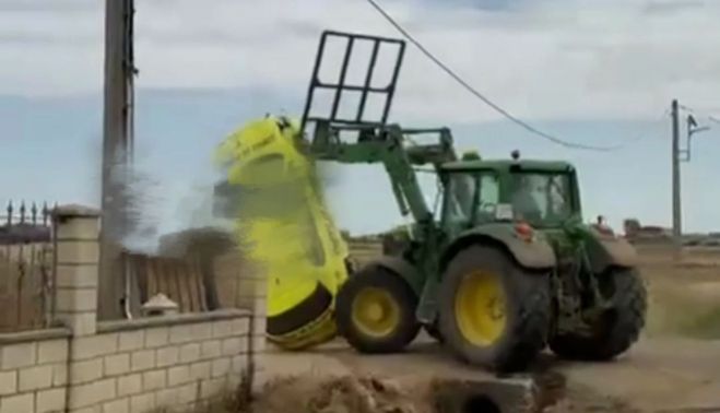 ICAL. Detenido un hombre de 36 años tras embestir con un tractor contra un vehículo de una empresa de cobros en León