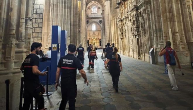 Los bomberos en la Catedral.