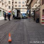 La Policia Local, este martes en el vertido ocurrido en Cristo de los Milagros.
