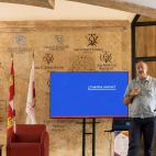 El profesor Calvo, en la conferencia sobre el colectivo LGTBI