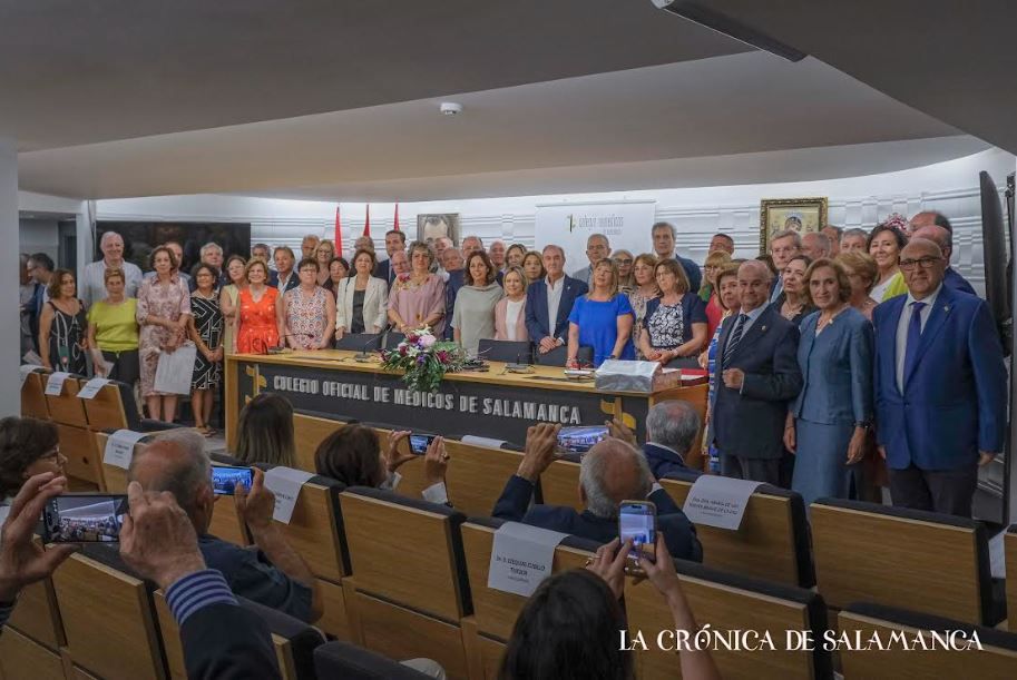 El homenaje en el Colegio de Médicos a los doctores jubilados. (Foto: Pablo de la Peña)