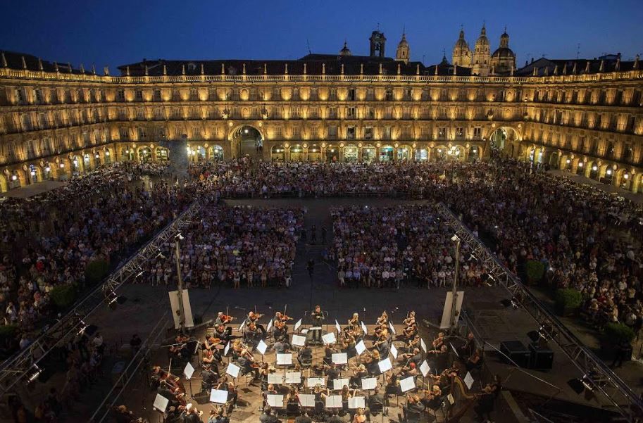 Concierto de la Oscyl en la Plaza Mayor. (Archivo)