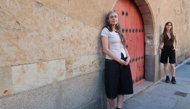Ana Garriga y Carmen Urbita son las autoras de ‘Instrucciones de novicia’ y del podcast ‘Las hijas de Felipe’.(4)