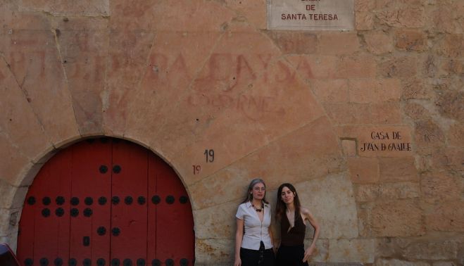 Ana Garriga y Carmen Urbita son las autoras de ‘Instrucciones de novicia’ y del podcast ‘Las hijas de Felipe’.(2)