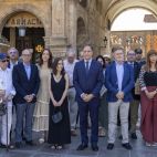 Susana Martín / ICAL. El alcalde de Salamanca, Carlos García Carbayo, y miembros de la Corporación Municipal, asisten al minuto de silencio por las víctimas del terremoto de Venezuela.