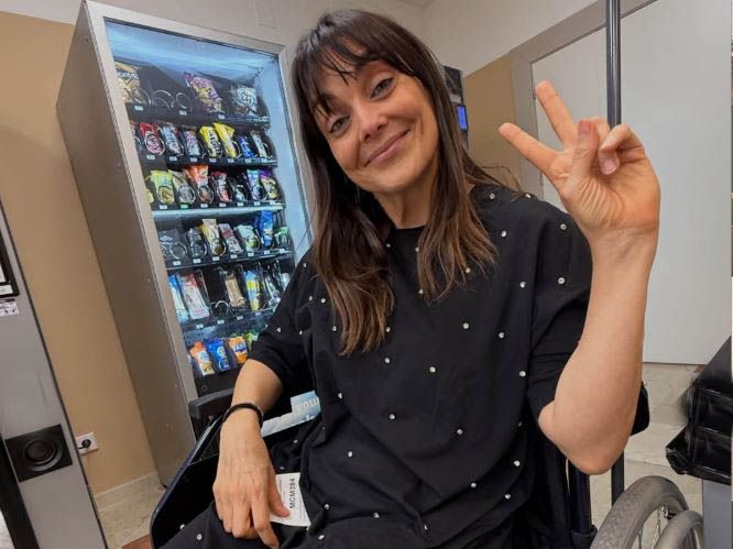Mónica Carrillo, en silla de ruedas