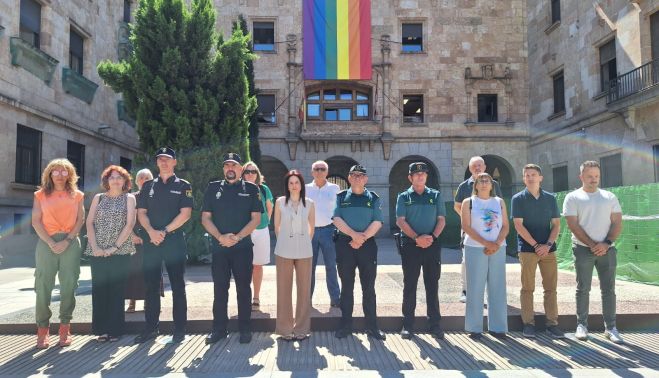 Minuto de silencio por la mujer asesinada en Sevilla. 