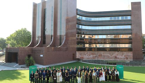 Foto de familia Acto bienvenida alumnos de prácticas Eurocaja
