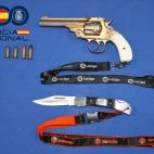 Las armas de fuego y blanca incautadas por la Policía.