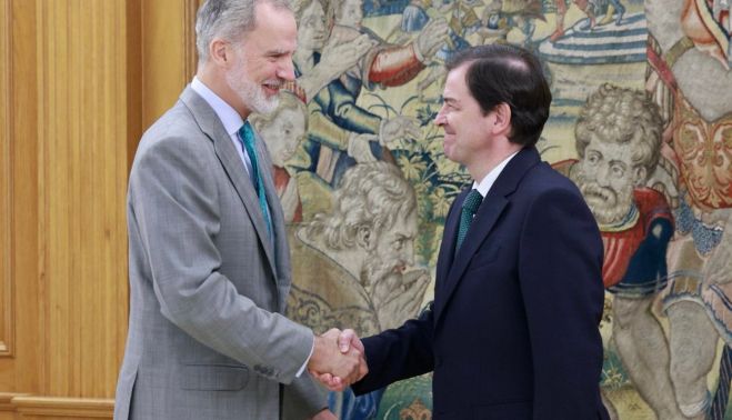 El rey Felipe VI y el presidente de Castillay León Alfonso Fernández Mañueco. Fotografía. Casa Real.2 El rey Felipe VI y el presidente de Castillay León Alfonso Fernández Mañueco. Fotografía. Casa Real.2