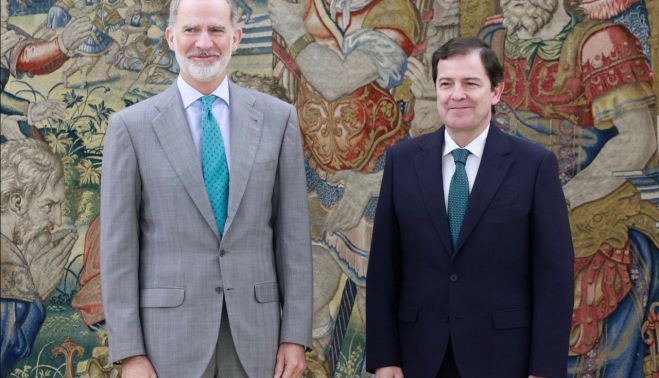 El rey Felipe VI y el presidente de Castillay León Alfonso Fernández Mañueco. Fotografía. Casa Real. El rey Felipe VI y el presidente de Castillay León Alfonso Fernández Mañueco. Fotografía. Casa Real.