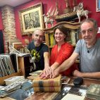 Sergio y Miguel, de La Nave Librería Anticuaria, y Ana Fortes, de Mundus Libri.