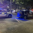 Una patrulla de la Policía Local y otra de la Nacional en la avenida de Portugal. 