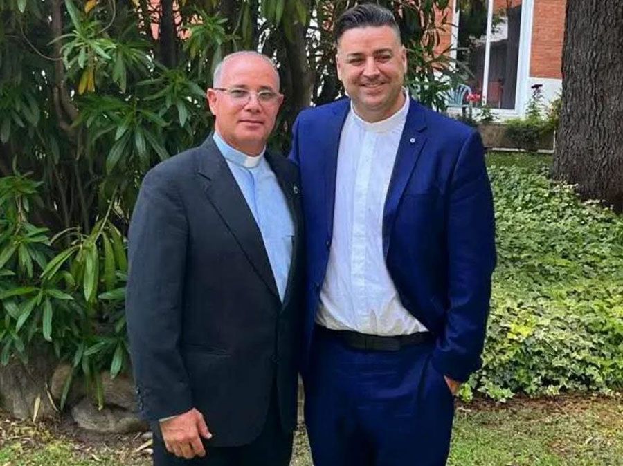 Los Obispos obispos sufragáneos anglicanos en España, Josue Noel Rodríguez y Rubén Legidos.