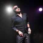 El actor y cantante Julián Fontalvo interpreta la obra 'El imitador'. 