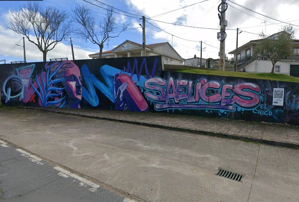 El grafiti de Saelices el Chico en la entrada del pueblo. 