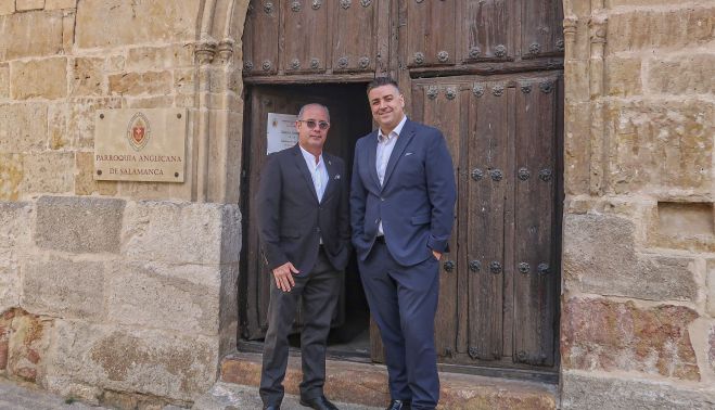 Los Obispos obispos sufragáneos anglicanos en España, Josue Noel Rodríguez y Rubén Legidos.