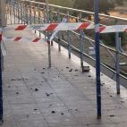Una de las terrazas del hospital Los Montalvos apuntalada y con casquetes. 