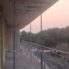 Terraza apuntalada en el hospital de Los Montalvos. 