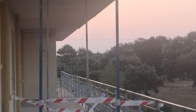 Terraza apuntalada en el hospital de Los Montalvos. 