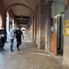 La Policía conduce a la homicida de la calle Petunias, de Garrido, ante la Audiencia, este miércoles.