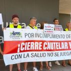 Cuidamos Villamayor, este miércoles ante la Delegación de la Junta en Salamanca.