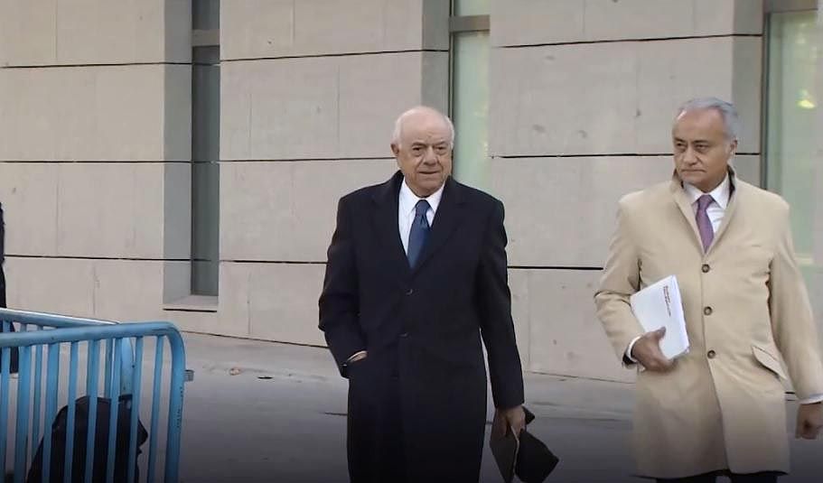 Francisco González, expresidente del BBVA, acude a la Audiencia Nacional por el 'caso Villarejo'. (Archivo) Francisco González, expresidente del BBVA, acude a la Audiencia Nacional por el 'caso Villarejo'. (Archivo)