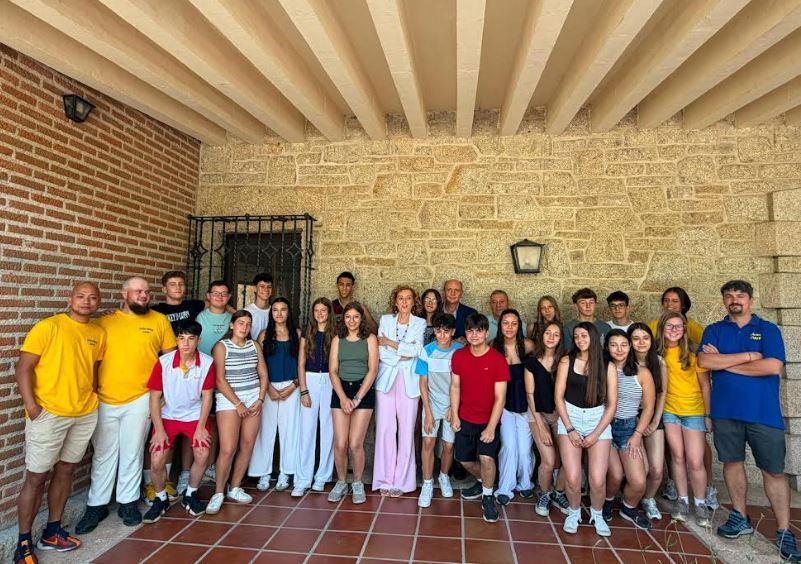 Foto de familia de los participantes en el acto en Villarino. Foto de familia de los participantes en el acto en Villarino.