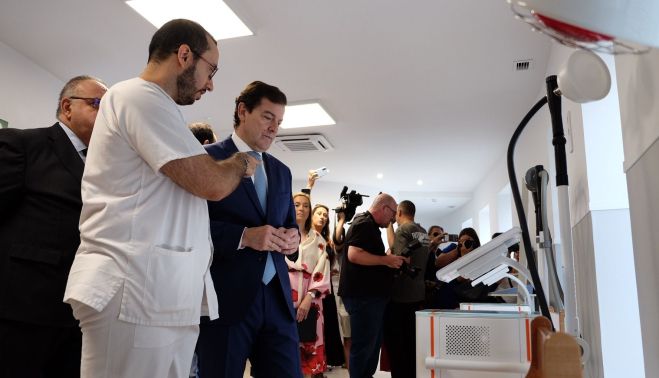 Jesús Formigo.ICAL. El presidente de la Junta de Castilla y León, Alfonso Fernández Mañueco, visita la ampliación del centro de salud de Santa Marta de Tormes. (4)