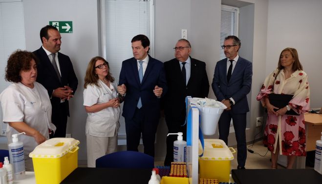 Jesús Formigo.ICAL. El presidente de la Junta de Castilla y León, Alfonso Fernández Mañueco, visita la ampliación del centro de salud de Santa Marta de Tormes. (7)