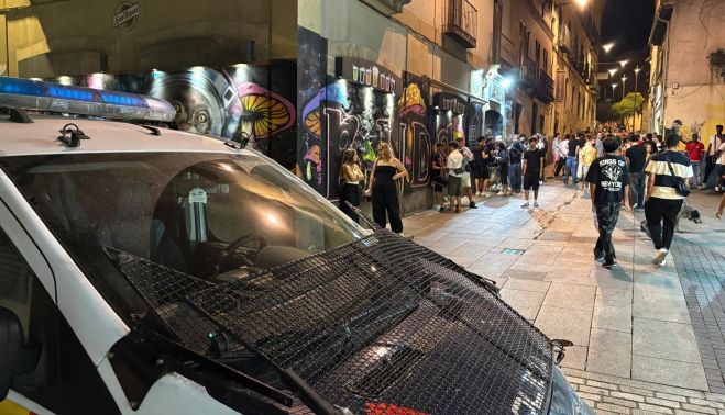 La Policía Nacional, este domingo de madrugada en Varillas. La Policía Nacional, este domingo de madrugada en Varillas.