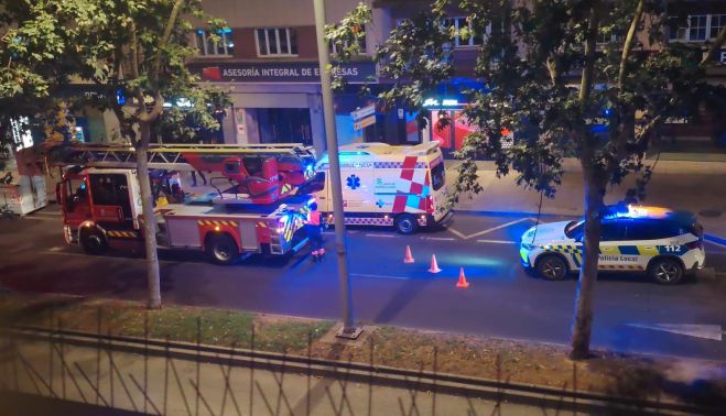 Bomberos, ambulancia y Policía Local, la pasada medianoche en la Avenida de Portugal
