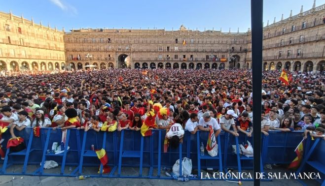 La Plaza Mayor, llena para ver la final del mundial. (Foto: Pablo de la Peña) La Plaza Mayor, llena para ver la final del mundial. (Foto: Pablo de la Peña)