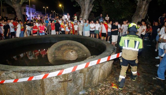 La fuente que se desplomó sobre la víctima durante la celebración de la victoria de España en el mundial. (Ical) La fuente que se desplomó sobre la víctima durante la celebración de la victoria de España en el mundial. (Ical)