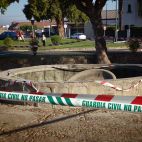  ICAL / ICAL. El derrumbe de la fuente de la Glorieta del Árbol Gordo de Ciudad Rodrigo provocó la tragedia y dejó un herido.