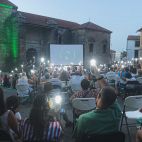 Los cinéfilos que acudieron a ver la película en Aldeadávila de la Rivera.
