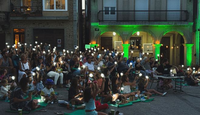 Los cinéfilos que acudieron a ver la película en Aldeadávila de la Rivera. Los cinéfilos que acudieron a ver la película en Aldeadávila de la Rivera.