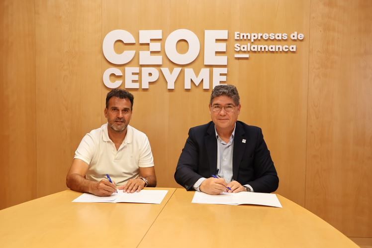 La firma del acuerdo entre CEOE Cepyme y los feriantes
