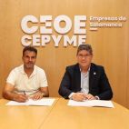 La firma del acuerdo entre CEOE Cepyme y los feriantes