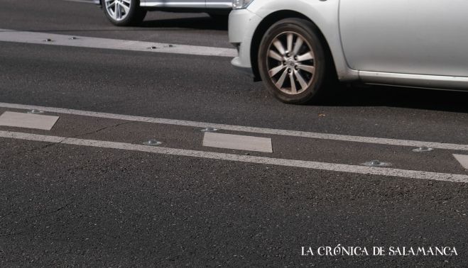 Las balizas colocadas en las inmediaciones del puente Sánchez Fabrés. Fotografía. Pablo de la Peña. 