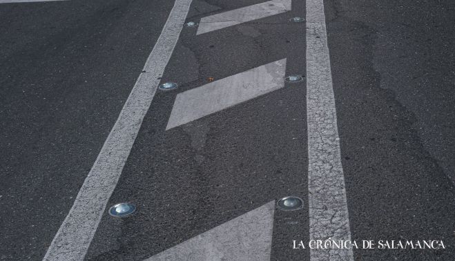 Balizas colocadas en las inmediaciones del puente Sánchez Fabrés. Fotografía. Pablo de la Peña. 