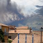 El incendio de Burgohondo, desde el casco urbano. (Ical) El incendio de Burgohondo, desde el casco urbano. (Ical)