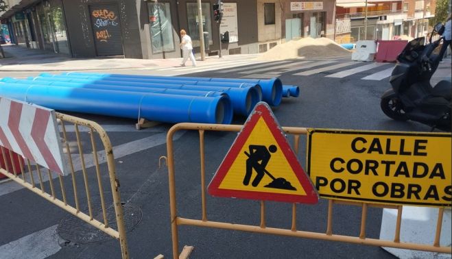 Obras para renovar las tuberias en Camino de las Aguas. Obras para renovar las tuberias en Camino de las Aguas.