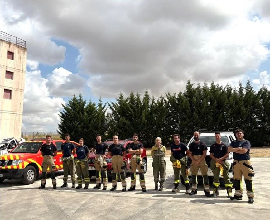 Bomberos de la Diputación de Salamanca acuden al incendio de Ávila. 