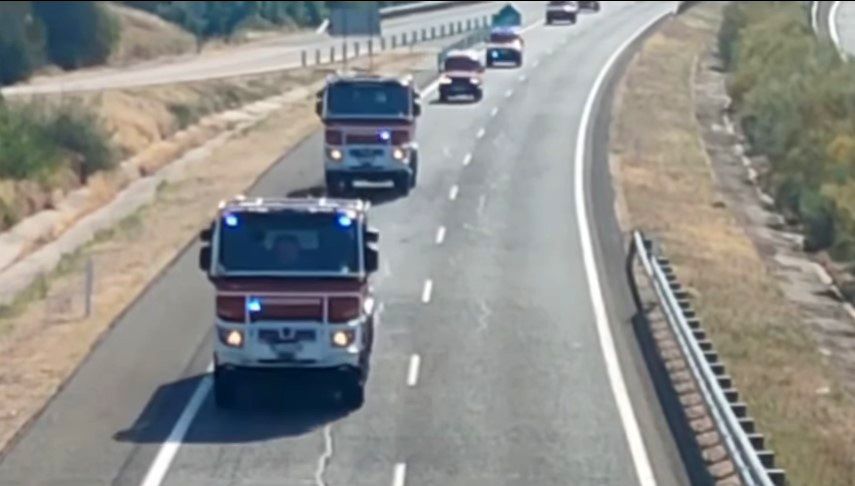 Bomberos portugueses acuden a apagar el incendio de Ávila. 