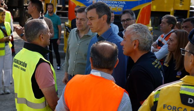 Rmstudios / ICAL. El presidente del Gobierno, Pedro Sánchez, se desplaza a la zona afectada por los incendios forestales de Ávila. El jefe del Ejecutivo -acompañado por el presidente de la Junta de Castilla y León, Alfonso Fernández Mañueco. Rmstudios / ICAL. El presidente del Gobierno, Pedro Sánchez, se desplaza a la zona afectada por los incendios forestales de Ávila. El jefe del Ejecutivo -acompañado por el presidente de la Junta de Castilla y León, Alfonso Fernández Mañueco.