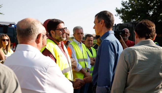 Rmstudios / ICAL. El presidente del Gobierno, Pedro Sánchez, se desplaza a la zona afectada por los incendios forestales de Ávila. El jefe del Ejecutivo -acompañado por el presidente de la Junta de Castilla y León, Alfonso Fernández Mañueco. Rmstudios / ICAL. El presidente del Gobierno, Pedro Sánchez, se desplaza a la zona afectada por los incendios forestales de Ávila. El jefe del Ejecutivo -acompañado por el presidente de la Junta de Castilla y León, Alfonso Fernández Mañueco.