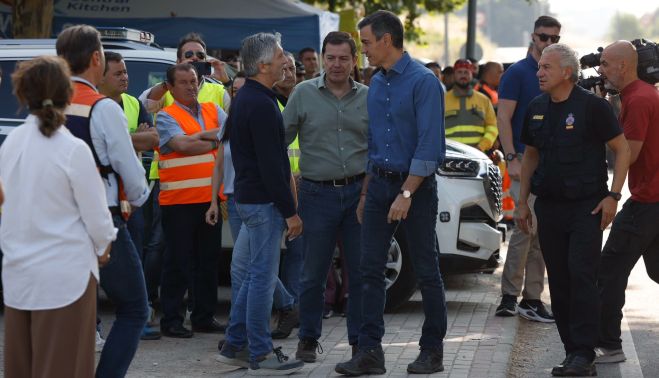Rmstudios / ICAL. El presidente del Gobierno, Pedro Sánchez, se desplaza a la zona afectada por los incendios forestales de Ávila. El jefe del Ejecutivo -acompañado por el presidente de la Junta de Castilla y León, Alfonso Fernández Mañueco. Rmstudios / ICAL. El presidente del Gobierno, Pedro Sánchez, se desplaza a la zona afectada por los incendios forestales de Ávila. El jefe del Ejecutivo -acompañado por el presidente de la Junta de Castilla y León, Alfonso Fernández Mañueco.