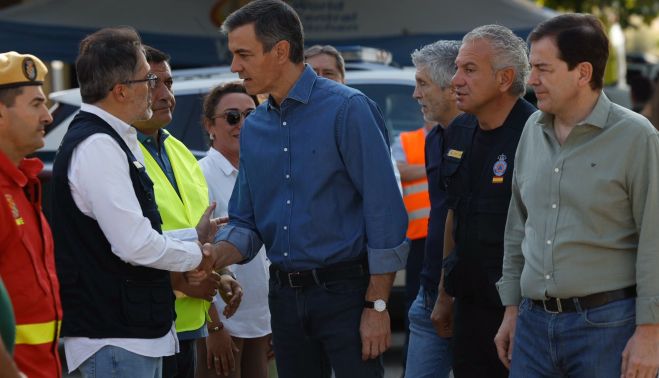 Rmstudios / ICAL. El presidente del Gobierno, Pedro Sánchez, se desplaza a la zona afectada por los incendios forestales de Ávila. El jefe del Ejecutivo -acompañado por el presidente de la Junta de Castilla y León, Alfonso Fernández Mañueco. Rmstudios / ICAL. El presidente del Gobierno, Pedro Sánchez, se desplaza a la zona afectada por los incendios forestales de Ávila. El jefe del Ejecutivo -acompañado por el presidente de la Junta de Castilla y León, Alfonso Fernández Mañueco.